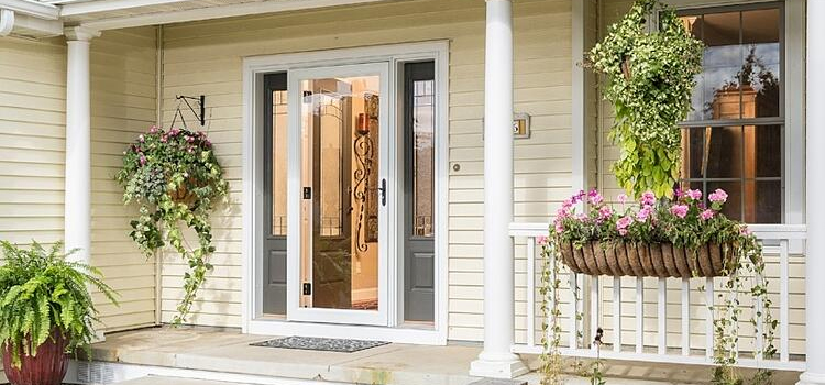 screen door installation in Taft